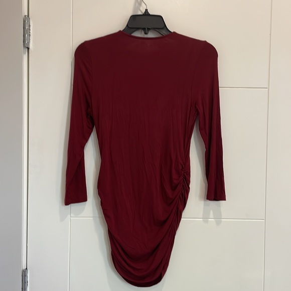 A Pea in a Pod Luxessentials Ruched Three-Quarter Sleeve Maternity Top Burgundy - Picture 2 of 6